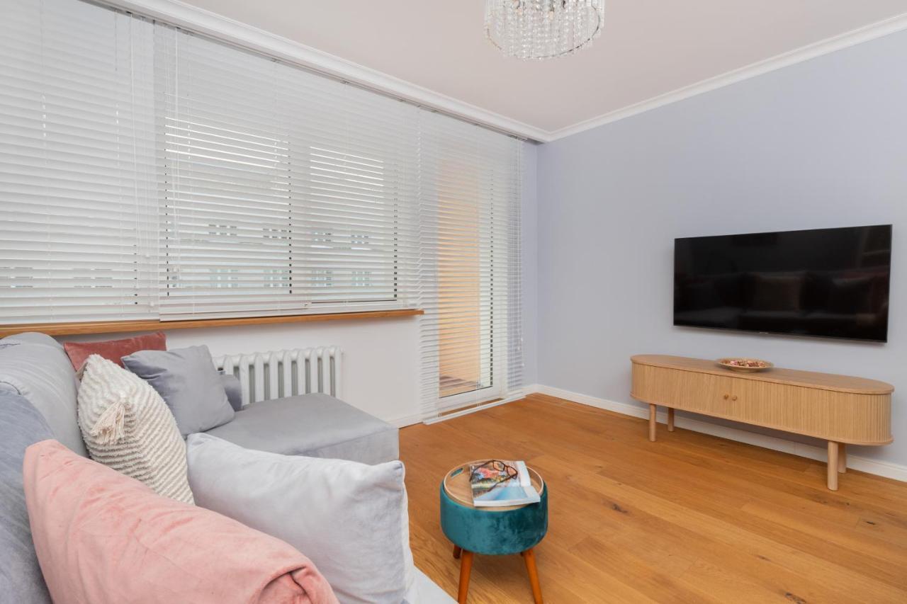 Cozy Pastel Two Bedroom Apartment In Central Gdynia By Noclegi Renters ภายนอก รูปภาพ